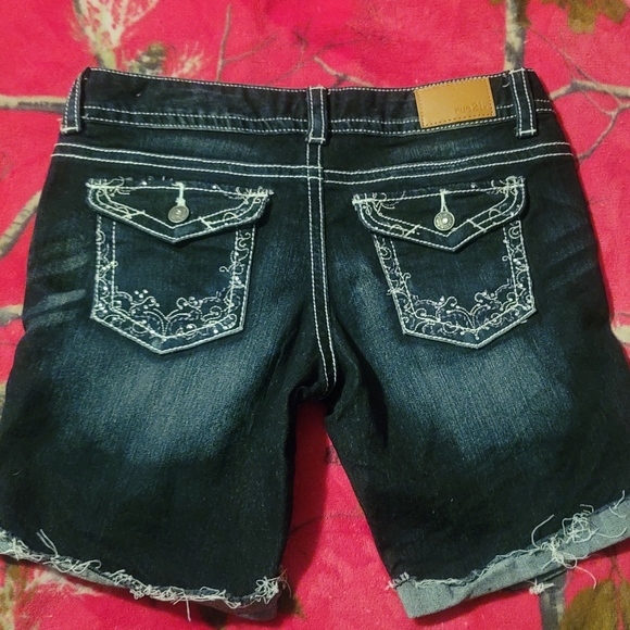 Rue21 Shorts 5/6 - Picture 2 of 3
